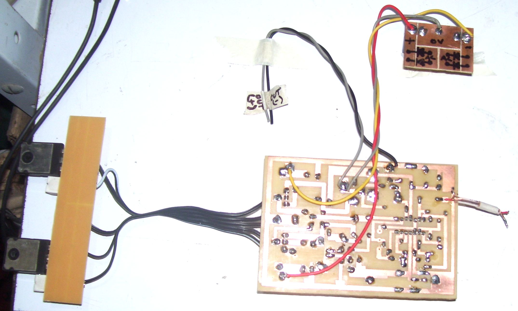 Imagenes relacionadas del Amplificador de 1300 W en prototipo: